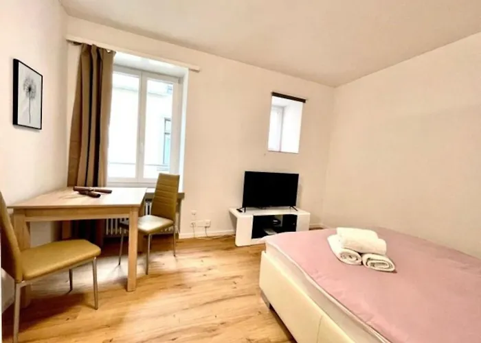 Heart Of Modern Hg7 Apartment